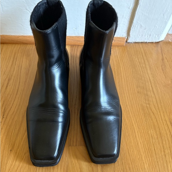 Toteme square toe Chelsea boots black size 38 - Picture 3 of 6